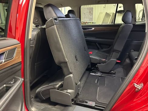 Used 2024 Volkswagen Atlas SE AWD/4WD image 32