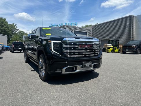 Used 2024 GMC Sierra 1500 Denali w/ Denali Reserve Package AWD/4WD image 3