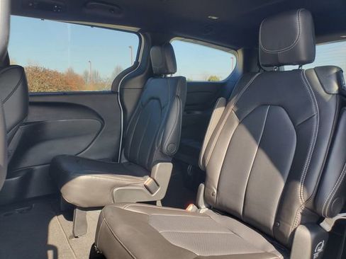 New 2026 Chrysler Pacifica Select image 26