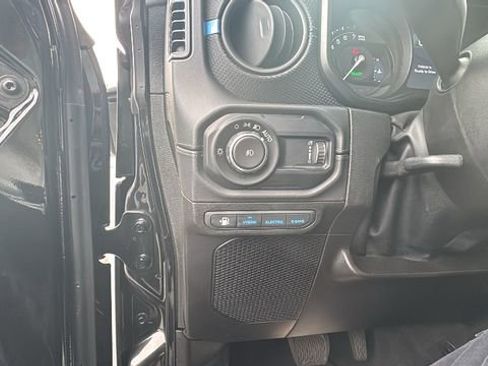 Used 2025 Jeep Wrangler Unlimited Rubicon 4xe AWD/4WD image 13