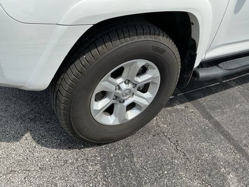 Used 2017 Toyota 4Runner SR5 Premium AWD/4WD image 15