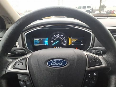 Used 2020 Ford Fusion SE image 18