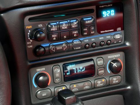 Used 2000 Chevrolet Corvette Convertible w/ Memory Pkg image 85