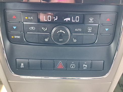 Used 2013 Jeep Grand Cherokee Altitude AWD/4WD image 12