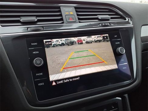 Used 2022 Volkswagen Tiguan SE image 21