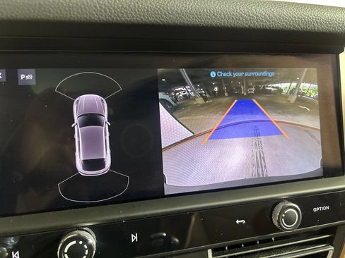 Certified 2023 Porsche Macan AWD/4WD image 34