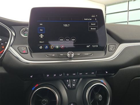 Used 2025 Chevrolet Blazer LT image 19