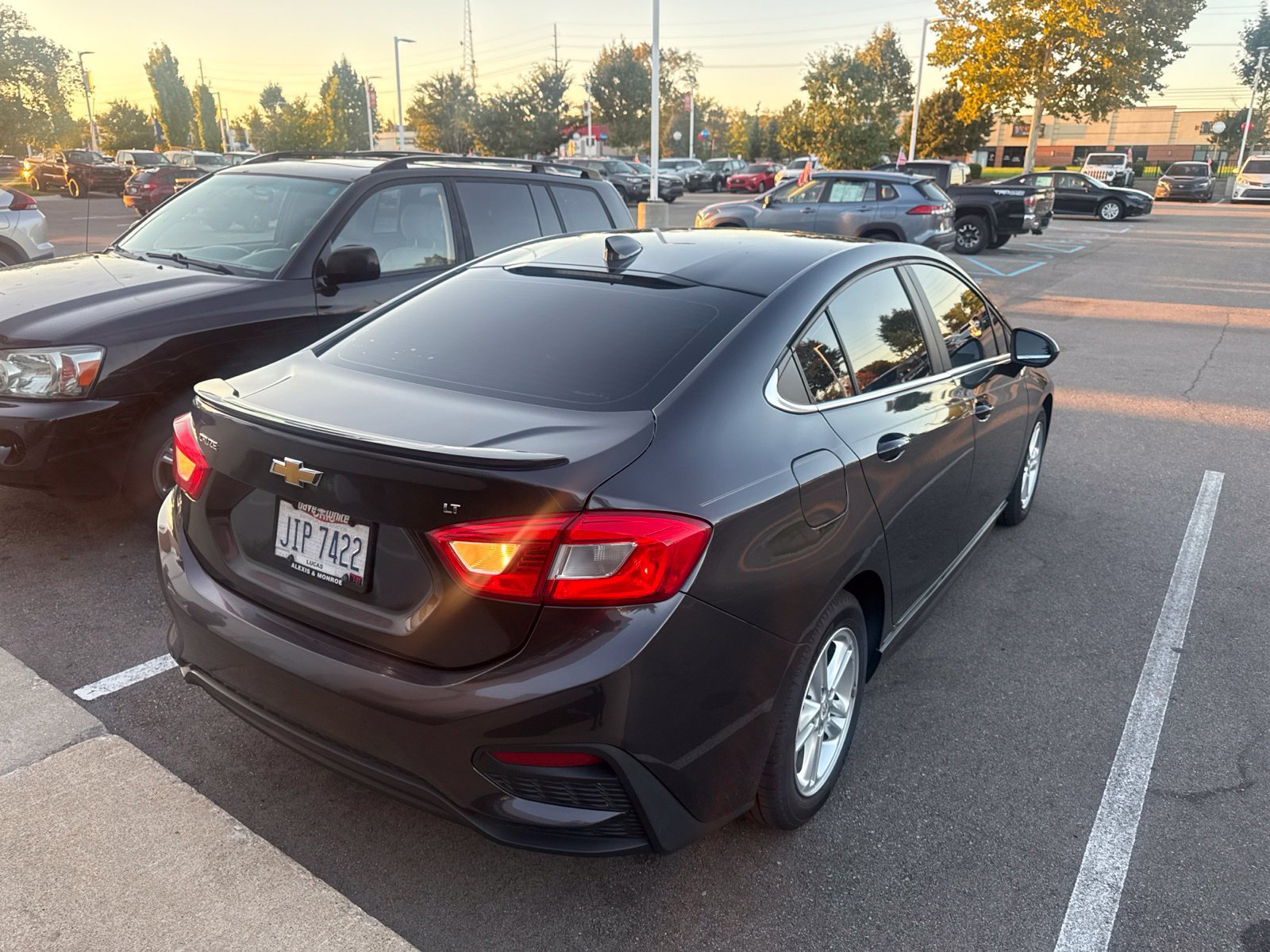 Used 2017 Chevrolet Cruze LT w/ Sun And Sound Package FWD image 6