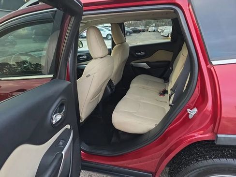 Used 2017 Jeep Cherokee Latitude image 8