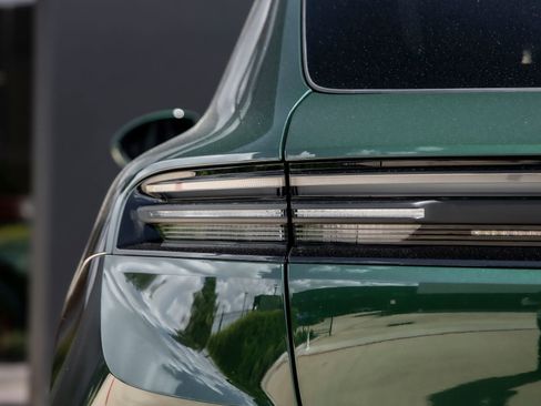 Certified 2025 Porsche Macan 4 Electric image 13