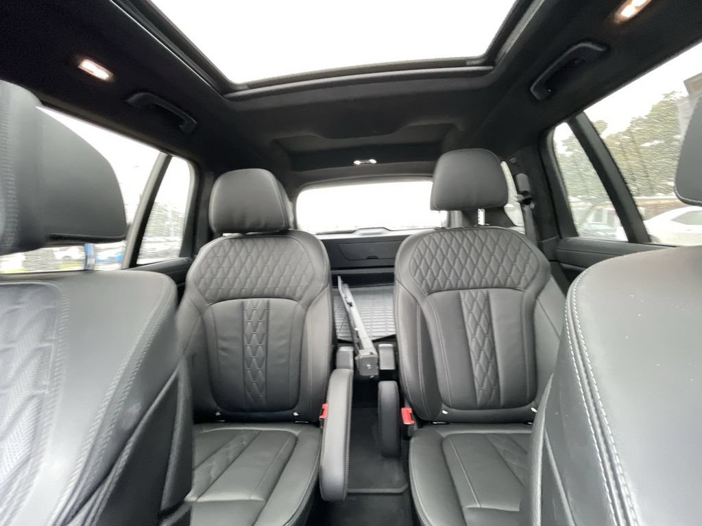 Used 2022 BMW X7 xDrive40i w/ M Sport Package AWD/4WD image 21