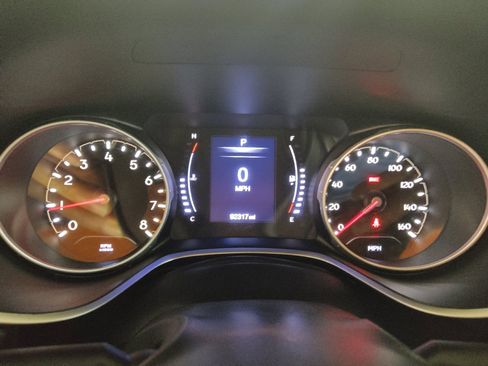 Used 2019 Jeep Compass Latitude FWD image 23