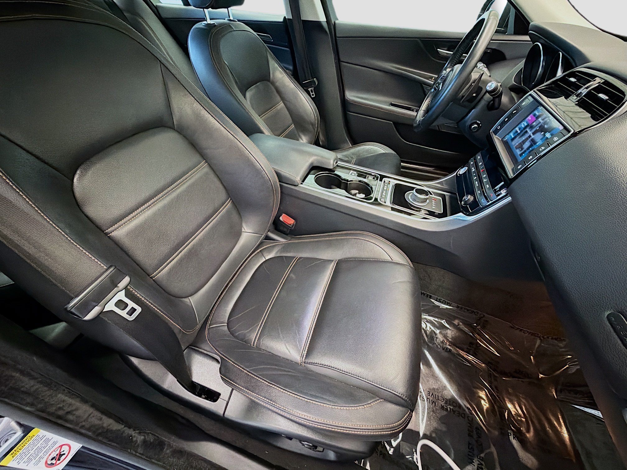 Used 2017 Jaguar XE Prestige RWD image 15