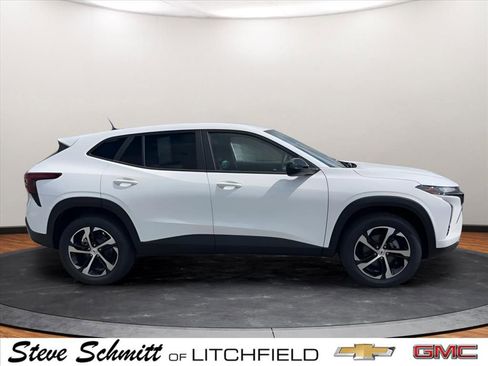 Used 2025 Chevrolet Trax RS w/ Driver Confidence Package FWD image 9
