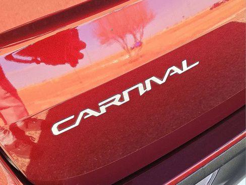 Used 2024 Kia Carnival LX image 12