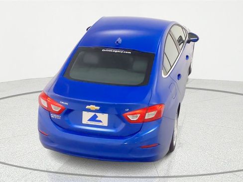 Used 2017 Chevrolet Cruze LT image 6