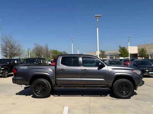 Used 2021 Toyota Tacoma SR w/ SR Convenience Package image 5