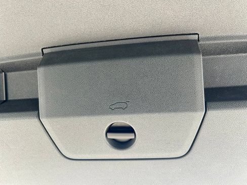 Certified 2024 Volkswagen Tiguan SE R-Line FWD image 39
