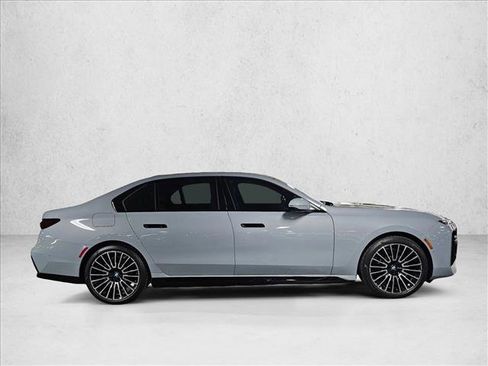 New 2025 BMW i7 xDrive60 image 4