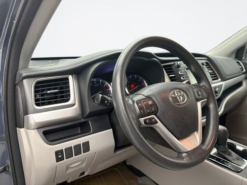 Used 2015 Toyota Highlander LE AWD/4WD image 7