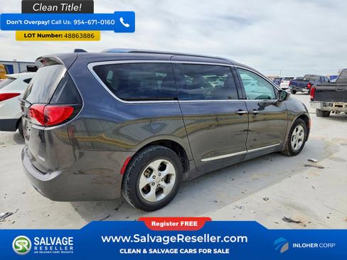 Used 2017 Chrysler Pacifica Touring-L Plus image 4