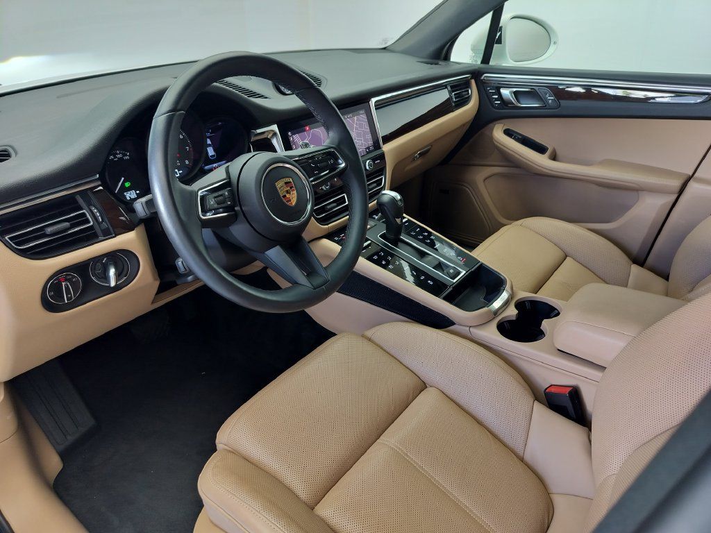 Certified 2024 Porsche Macan S w/ Premium Plus Package AWD/4WD image 4