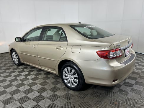Used 2013 Toyota Corolla LE FWD image 3