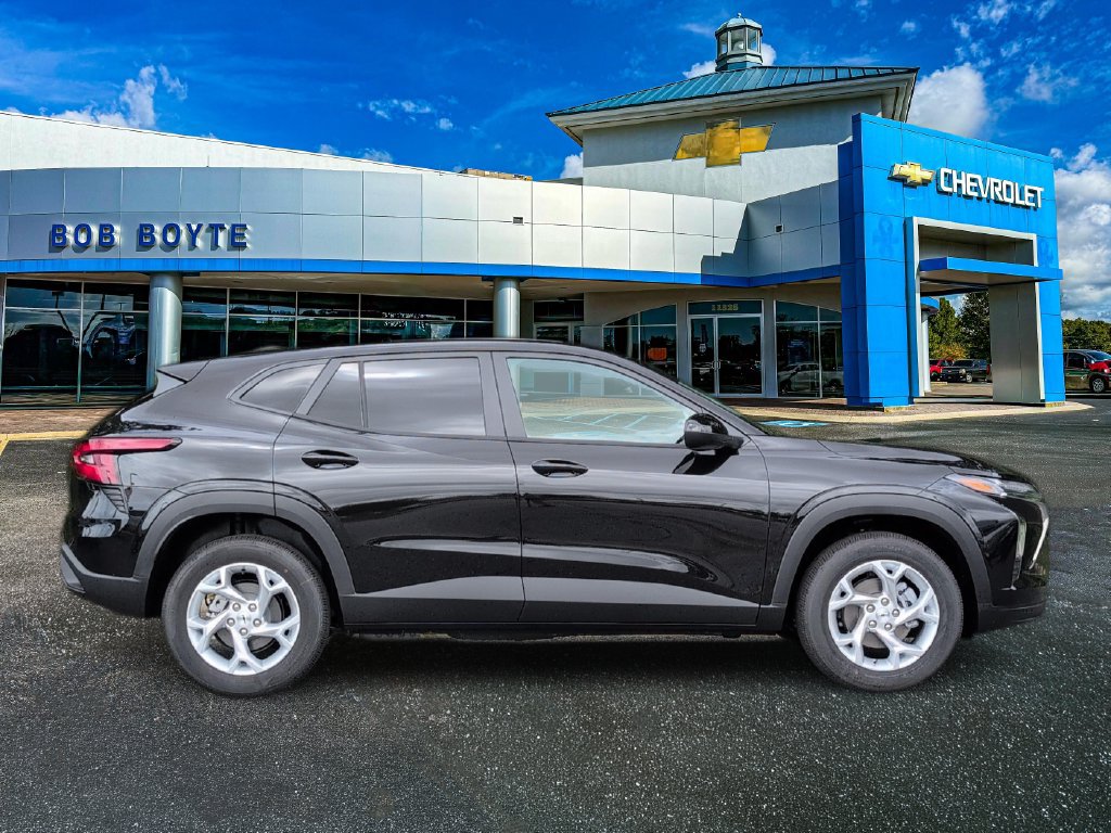 New 2026 Chevrolet Trax LS w/ LS Convenience Package FWD image 8