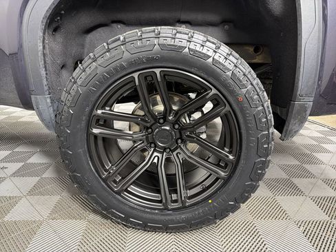 Used 2025 GMC Sierra 1500 SLT image 17