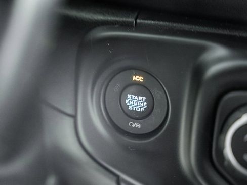 Used 2020 Jeep Wrangler Unlimited Sahara image 29