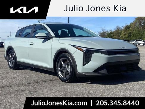 Used 2025 Kia K4 LXS image 1
