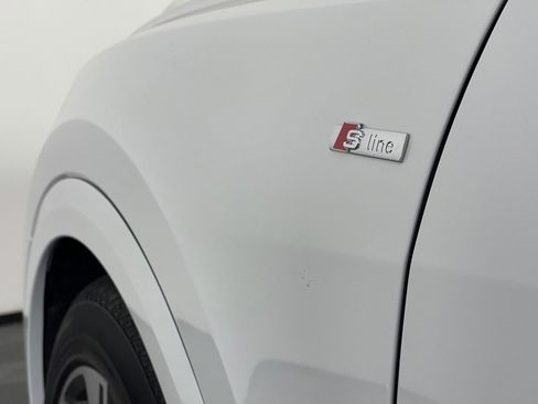 New 2025 Audi Q8 Premium Plus image 22