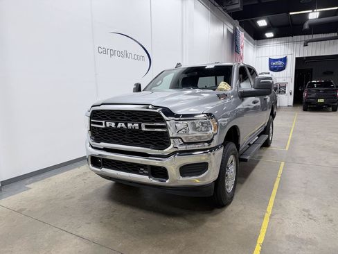 Used 2024 RAM 2500 Tradesman w/ Chrome Appearance Group AWD/4WD image 3