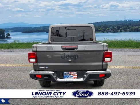 Used 2025 Jeep Gladiator Sport w/ Premium Package image 4