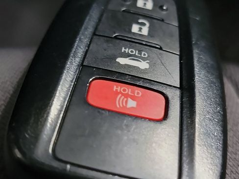 Used 2019 Toyota Camry LE image 31