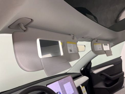 Used 2023 Tesla Model 3 Standard Range image 33