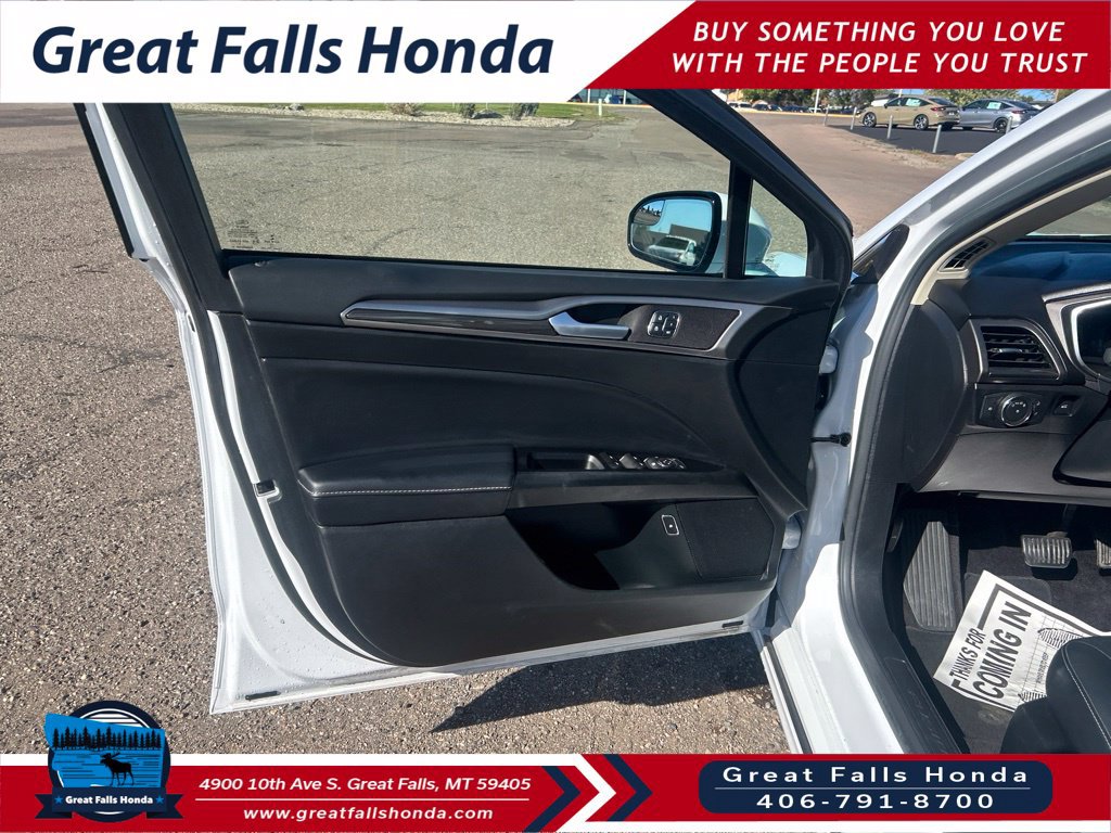 Used 2017 Ford Fusion Energi SE FWD image 12