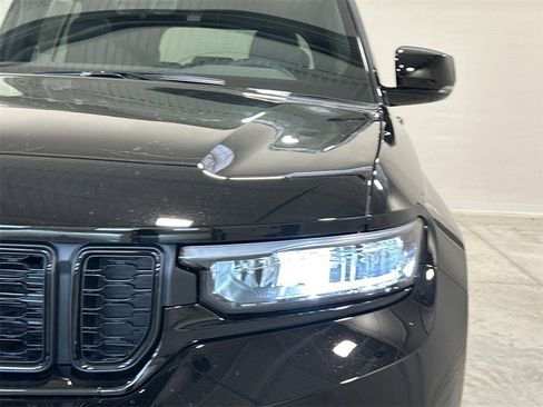 New 2025 Jeep Grand Cherokee Limited w/ Black Appearance Package image 10