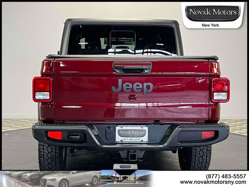 Used 2022 Jeep Gladiator Sport image 7