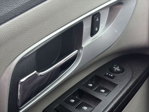 Used 2017 Chevrolet Equinox LT FWD image 26
