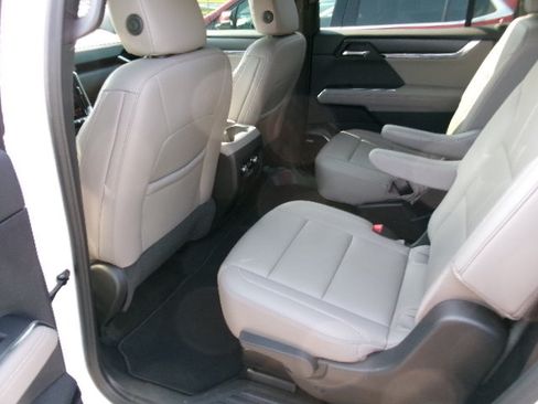 Used 2024 GMC Acadia Elevation FWD image 7