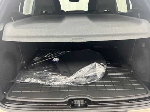 Used 2023 Volvo XC40 B5 Ultimate w/ Climate Package AWD/4WD image 9