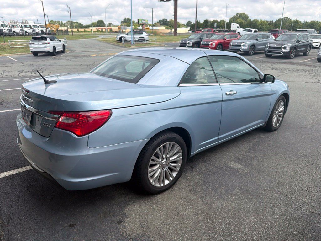Used 2014 Chrysler 200 Limited FWD image 12