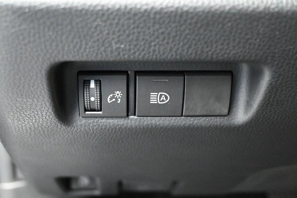 Used 2022 Toyota RAV4 XLE AWD/4WD image 11
