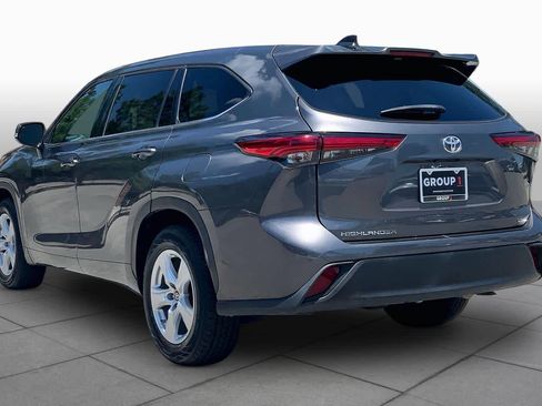 Used 2022 Toyota Highlander LE FWD image 12