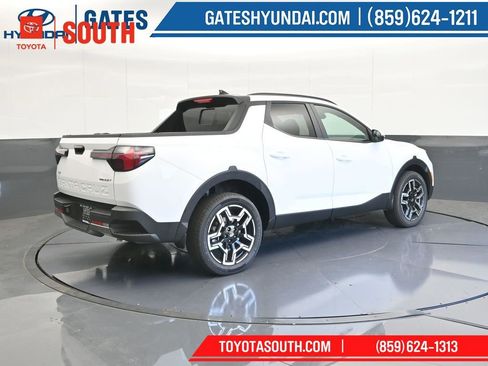 Used 2025 Hyundai Santa Cruz Limited AWD/4WD image 2
