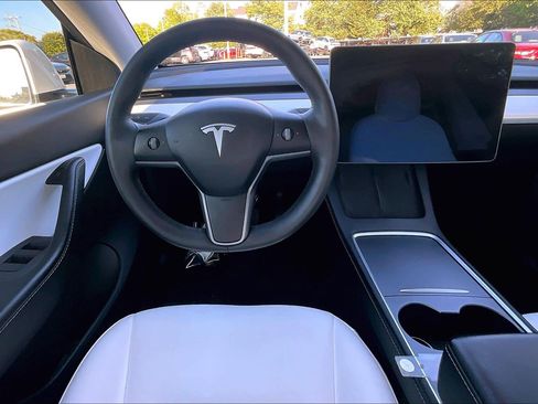 Used 2021 Tesla Model Y Long Range AWD/4WD image 5