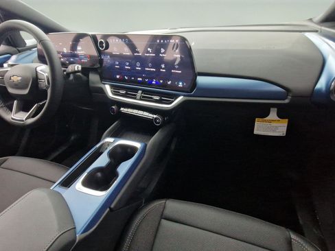 New 2026 Chevrolet Equinox EV LT AWD/4WD image 11