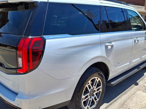 Used 2025 Ford Expedition Active AWD/4WD image 6