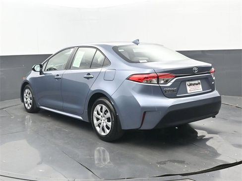 Used 2025 Toyota Corolla LE image 3